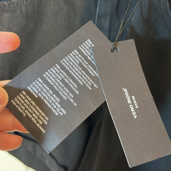 NWT size small Vero Moda denim loose shorts - Picture 3 of 5